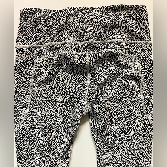 ATHLETA ULTIMATE STASH HIGH RISE 7/8 TIGHT - Picture 5 of 5